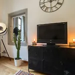 Step To Duomo And All The Sights From Refurbished Apartment